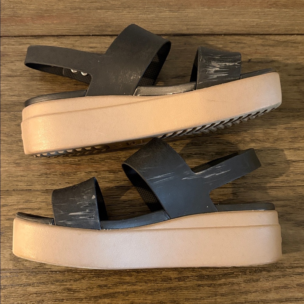 ❌SOLD❌[CROCS] Brooklyn Low Wedge Platform Sandals in Black & Mushroom Women's 8 - Picture 11 of 13